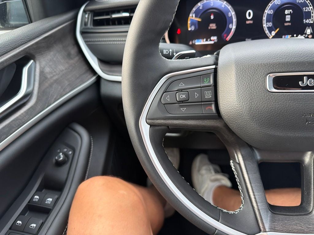 2027 Jeep Grand Cherokee Laredo Altitude