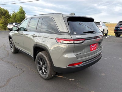 2027 Jeep Grand Cherokee Laredo Altitude