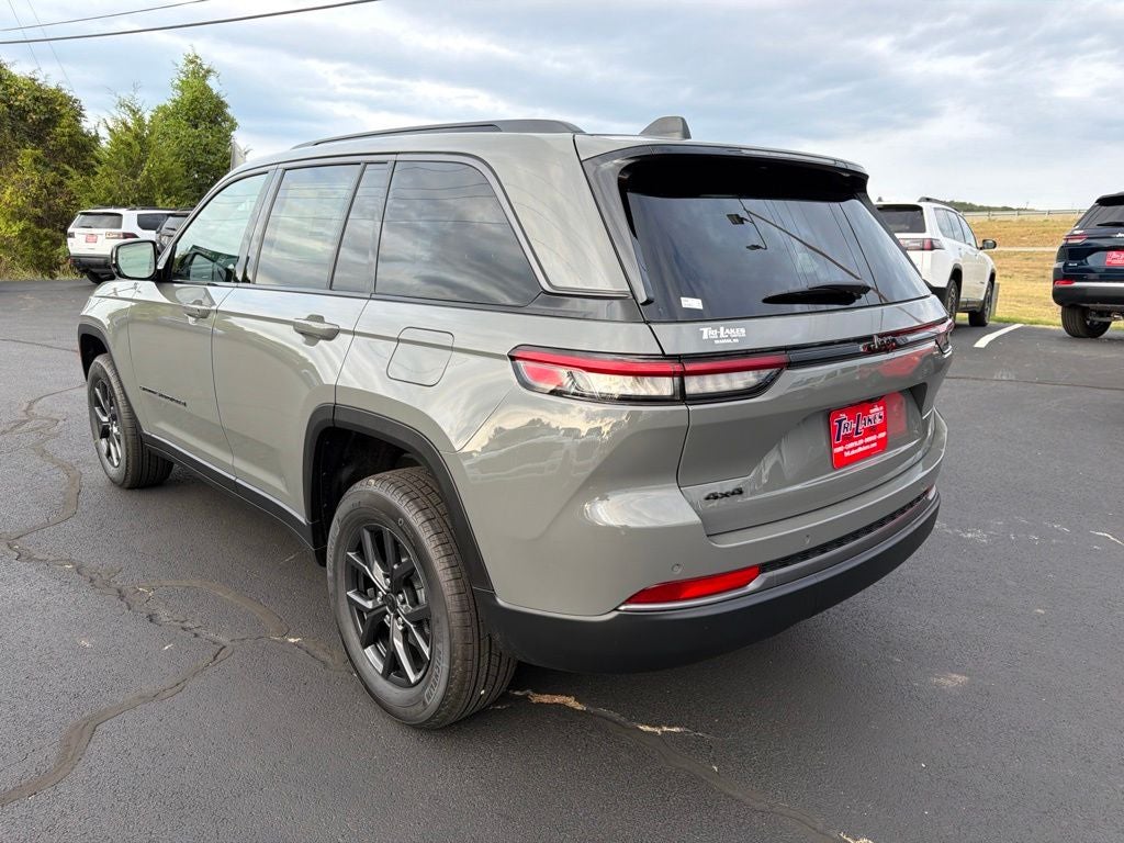 2027 Jeep Grand Cherokee Laredo Altitude