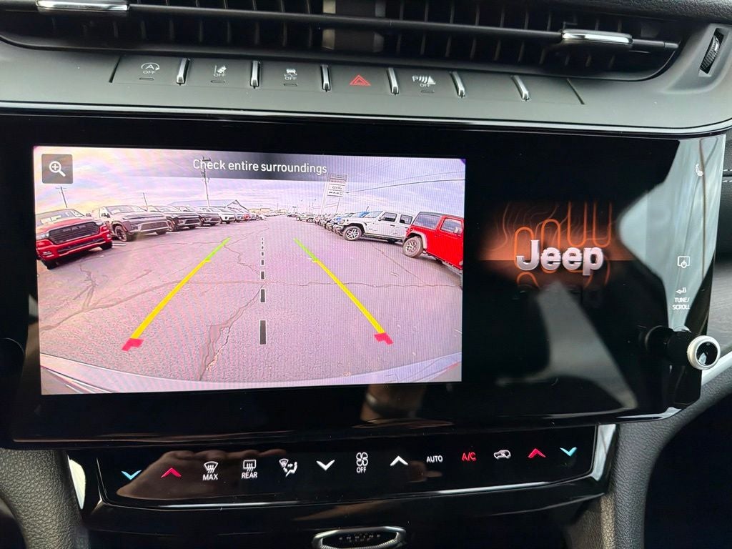 2027 Jeep Grand Cherokee Laredo Altitude