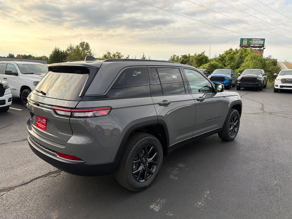 2027 Jeep Grand Cherokee Laredo Altitude