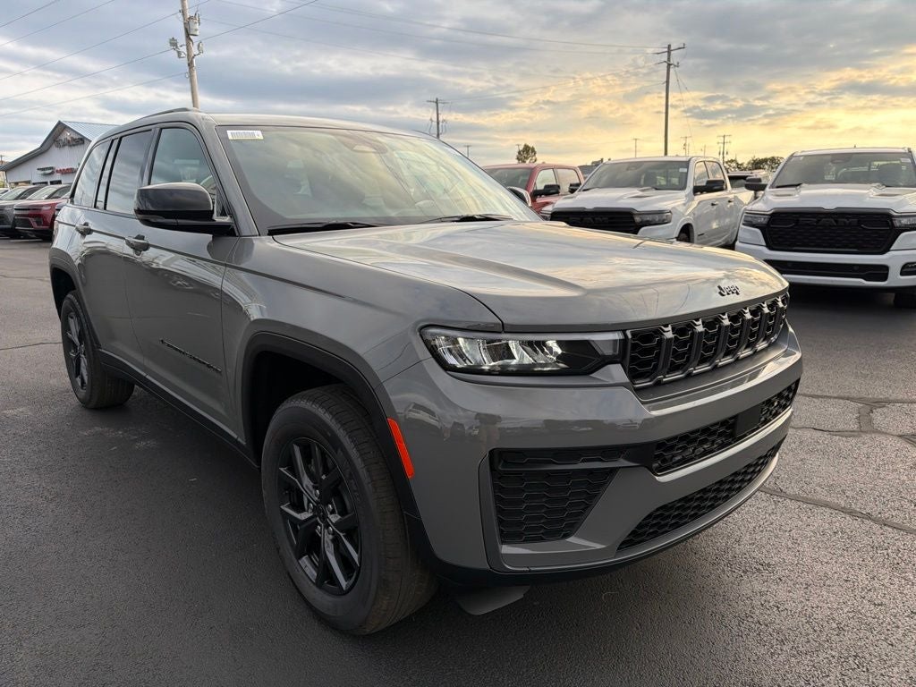 2027 Jeep Grand Cherokee Laredo Altitude