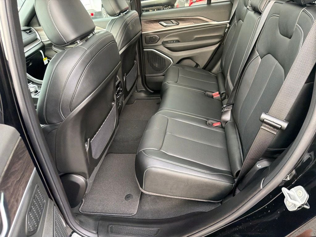 2027 Jeep Grand Cherokee Limited Reserve