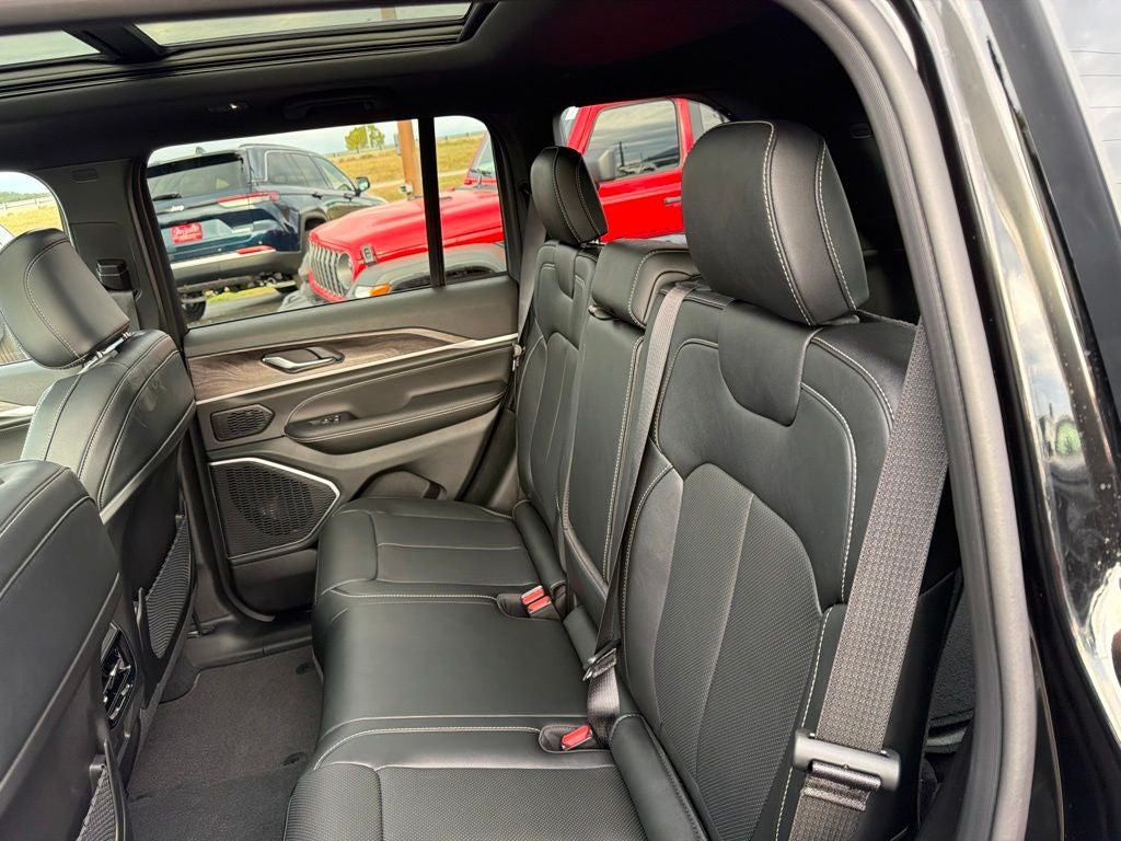 2027 Jeep Grand Cherokee Limited Reserve