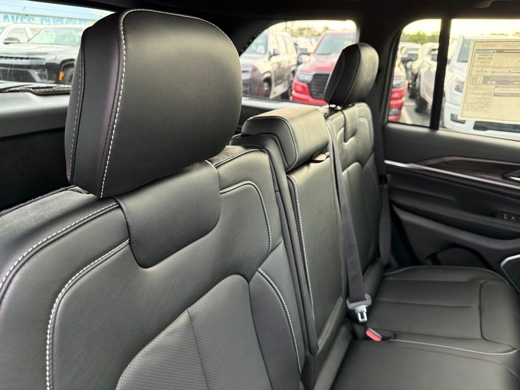 2027 Jeep Grand Cherokee Limited Reserve