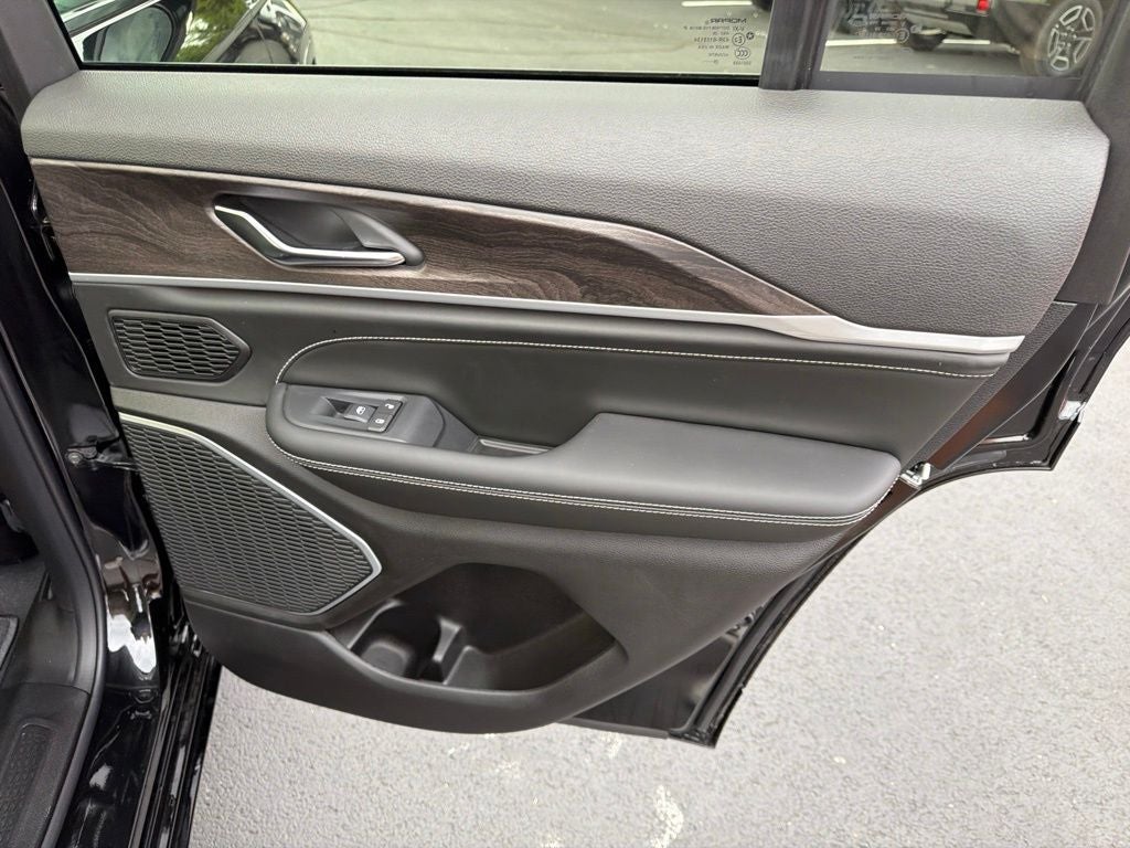 2027 Jeep Grand Cherokee Limited Reserve