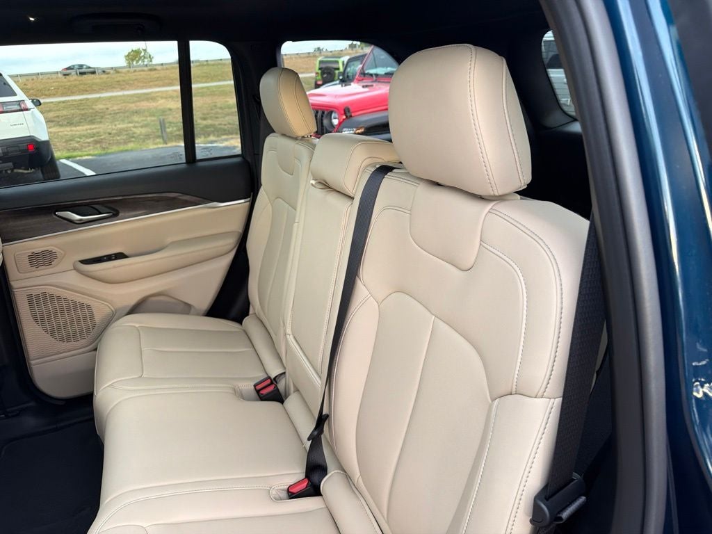 2027 Jeep Grand Cherokee Limited