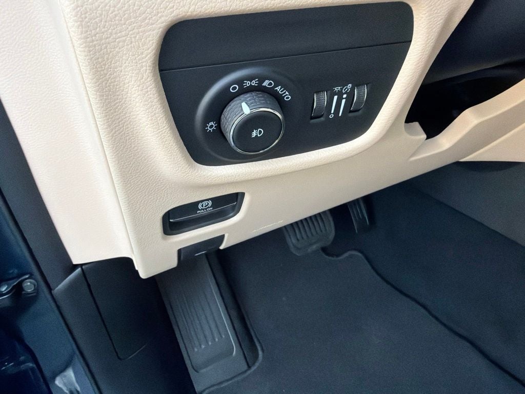 2027 Jeep Grand Cherokee Limited