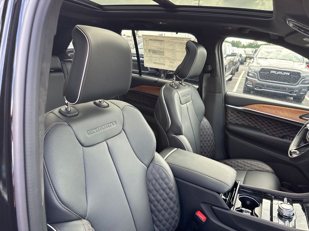 2026 Jeep Grand Cherokee GRAND CHEROKEE SUMMIT 4X4