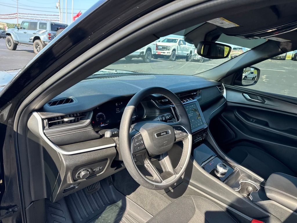 2024 Jeep Grand Cherokee L Laredo 4x2