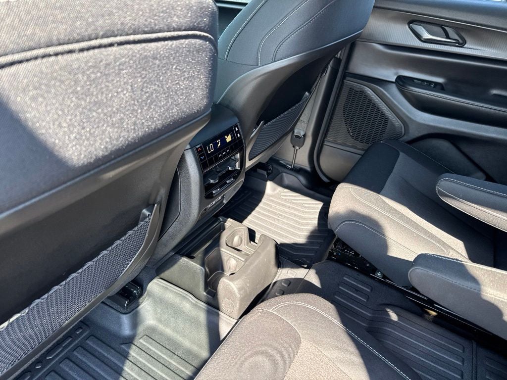 2024 Jeep Grand Cherokee L Laredo 4x2