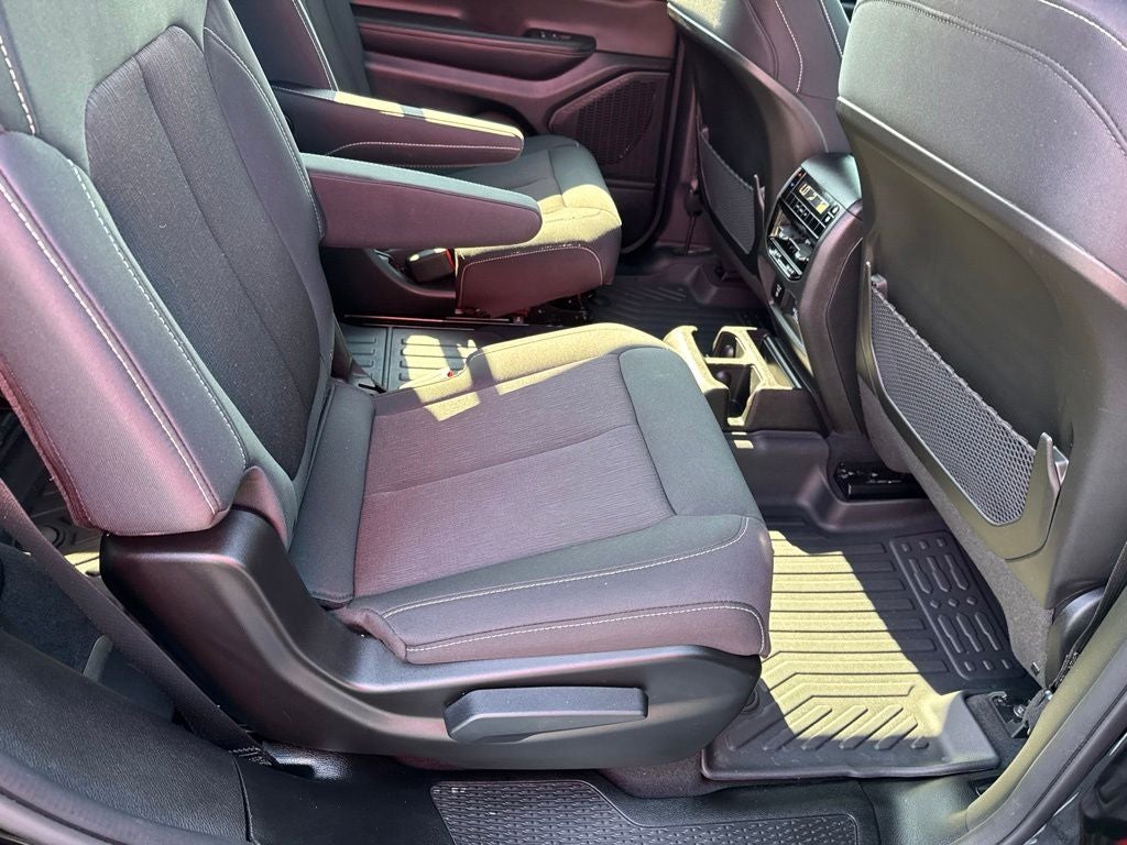 2024 Jeep Grand Cherokee L Laredo 4x2