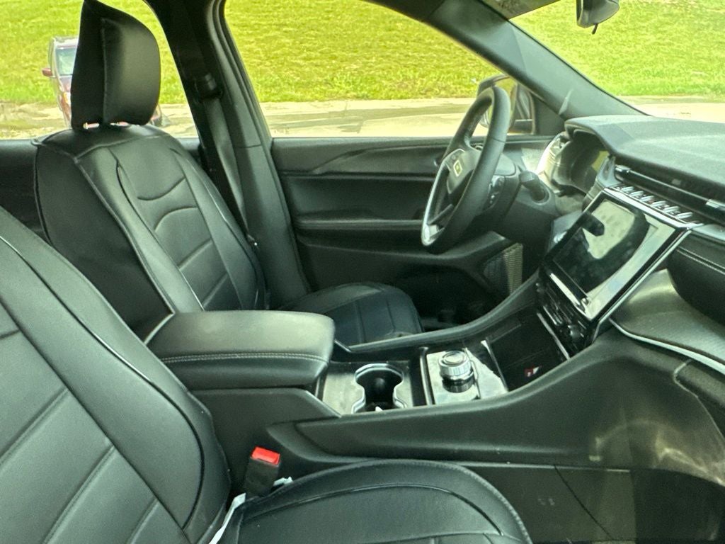 2024 Jeep Grand Cherokee L Laredo 4x2
