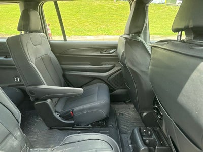 2024 Jeep Grand Cherokee L Laredo 4x2