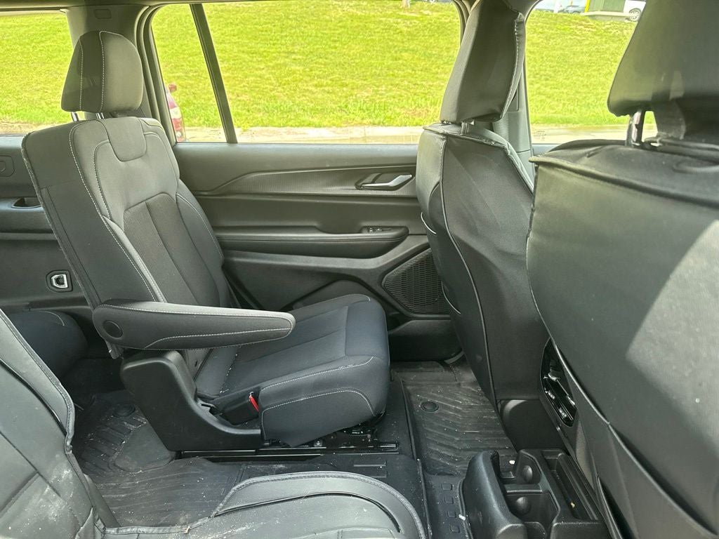 2024 Jeep Grand Cherokee L Laredo 4x2