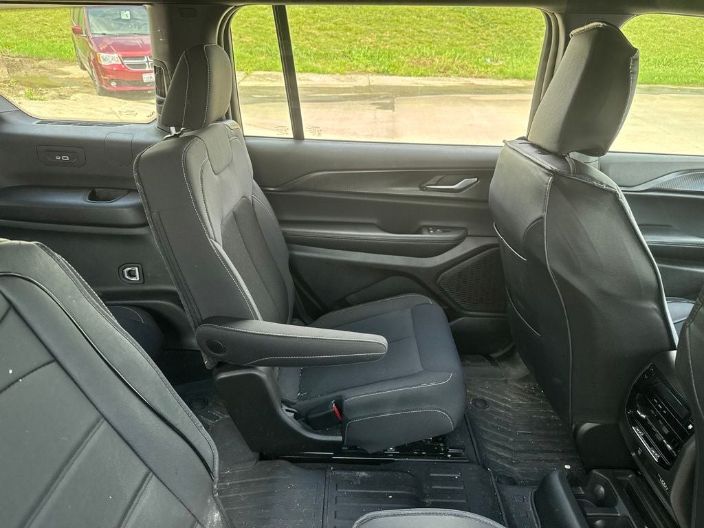 2024 Jeep Grand Cherokee L Laredo 4x2