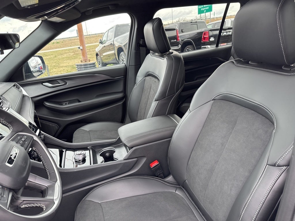 2025 Jeep Grand Cherokee L Altitude X 4x4