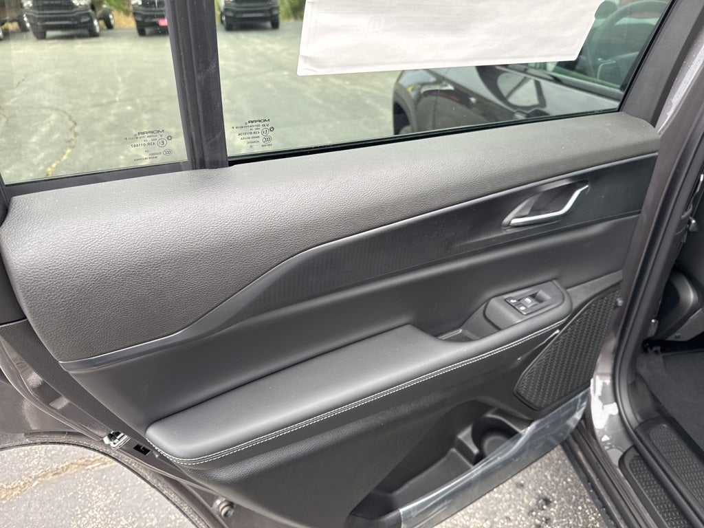 2025 Jeep Grand Cherokee L Altitude X 4x4