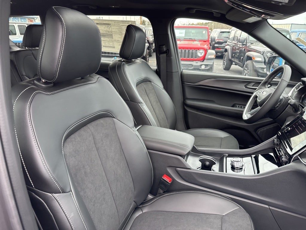 2025 Jeep Grand Cherokee L Altitude X 4x4