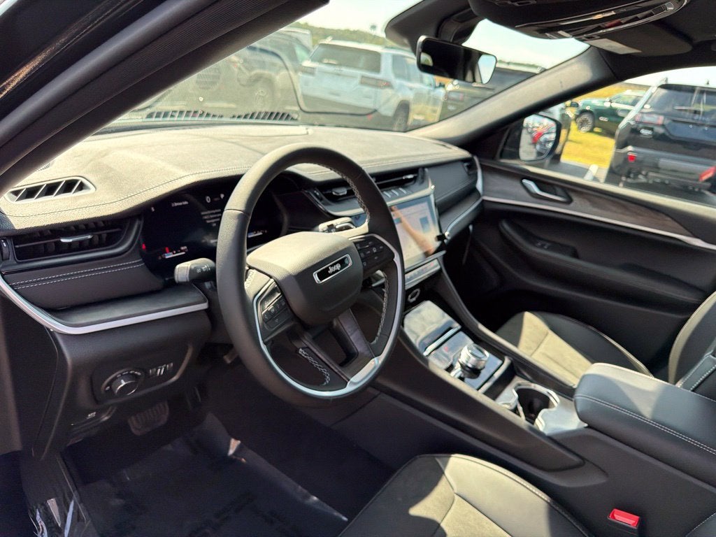 2027 Jeep Grand Cherokee GRAND CHEROKEE L LAREDO ALTITUDE 4X4