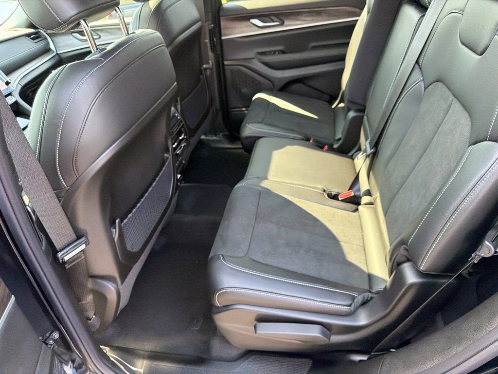 2027 Jeep Grand Cherokee GRAND CHEROKEE L LAREDO ALTITUDE 4X4
