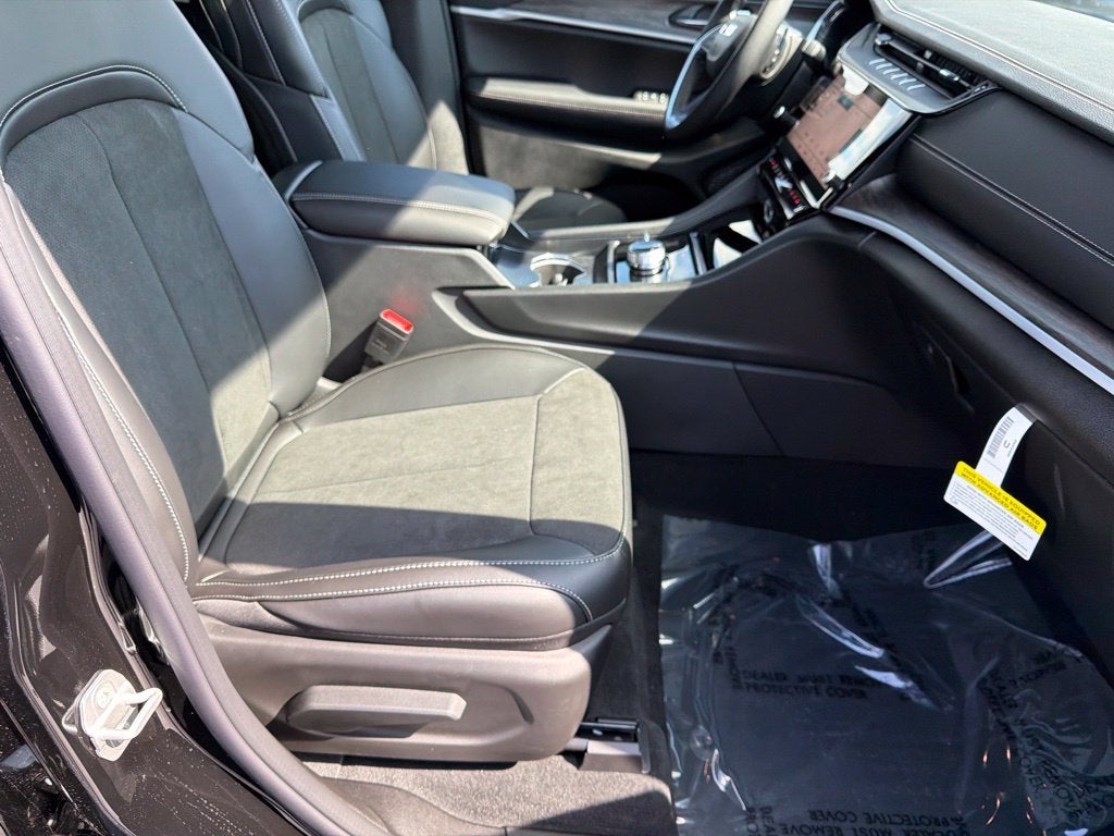 2027 Jeep Grand Cherokee GRAND CHEROKEE L LAREDO ALTITUDE 4X4