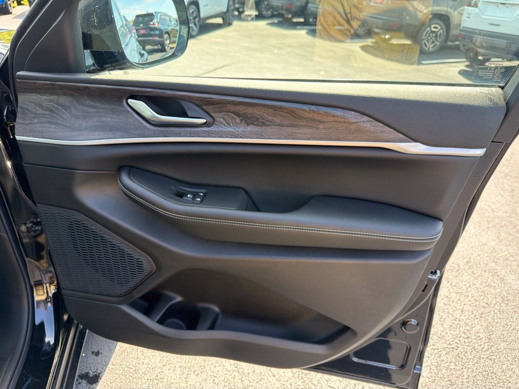 2027 Jeep Grand Cherokee GRAND CHEROKEE L LAREDO ALTITUDE 4X4