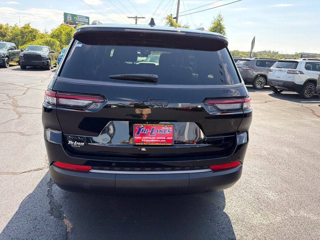 2027 Jeep Grand Cherokee GRAND CHEROKEE L LAREDO ALTITUDE 4X4