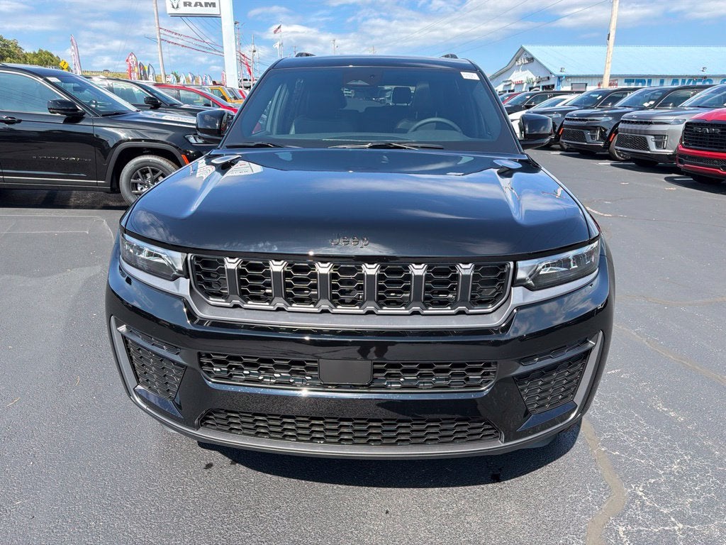 2027 Jeep Grand Cherokee GRAND CHEROKEE L LAREDO ALTITUDE 4X4