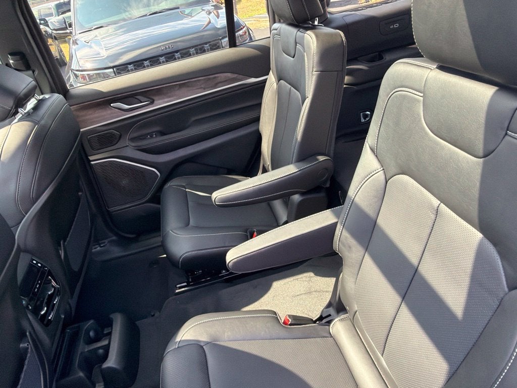 2027 Jeep Grand Cherokee GRAND CHEROKEE L LIMITED RESERVE 4X4