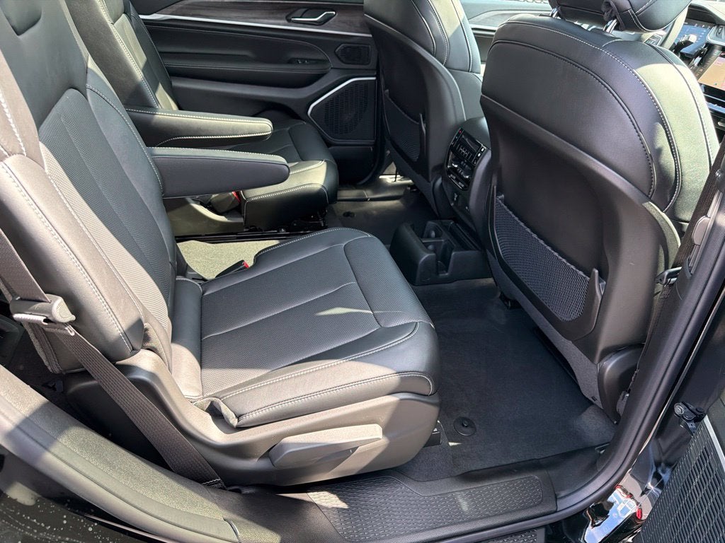 2027 Jeep Grand Cherokee GRAND CHEROKEE L LIMITED RESERVE 4X4