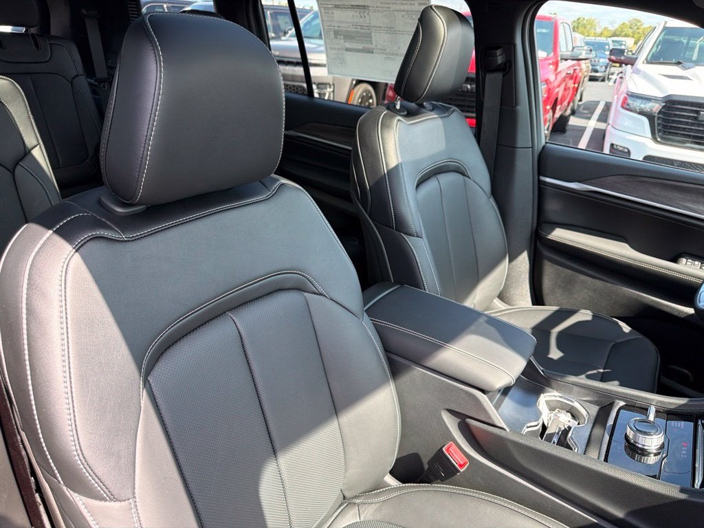 2027 Jeep Grand Cherokee GRAND CHEROKEE L LIMITED RESERVE 4X4