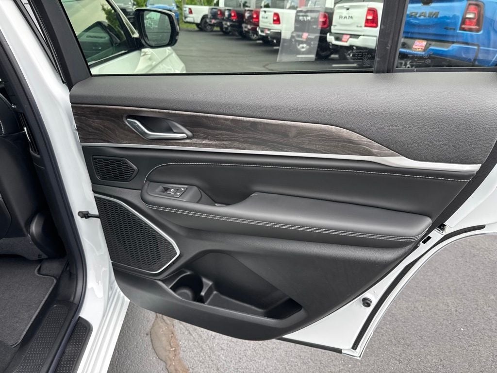2026 Jeep Grand Cherokee GRAND CHEROKEE L LIMITED RESERVE 4X4