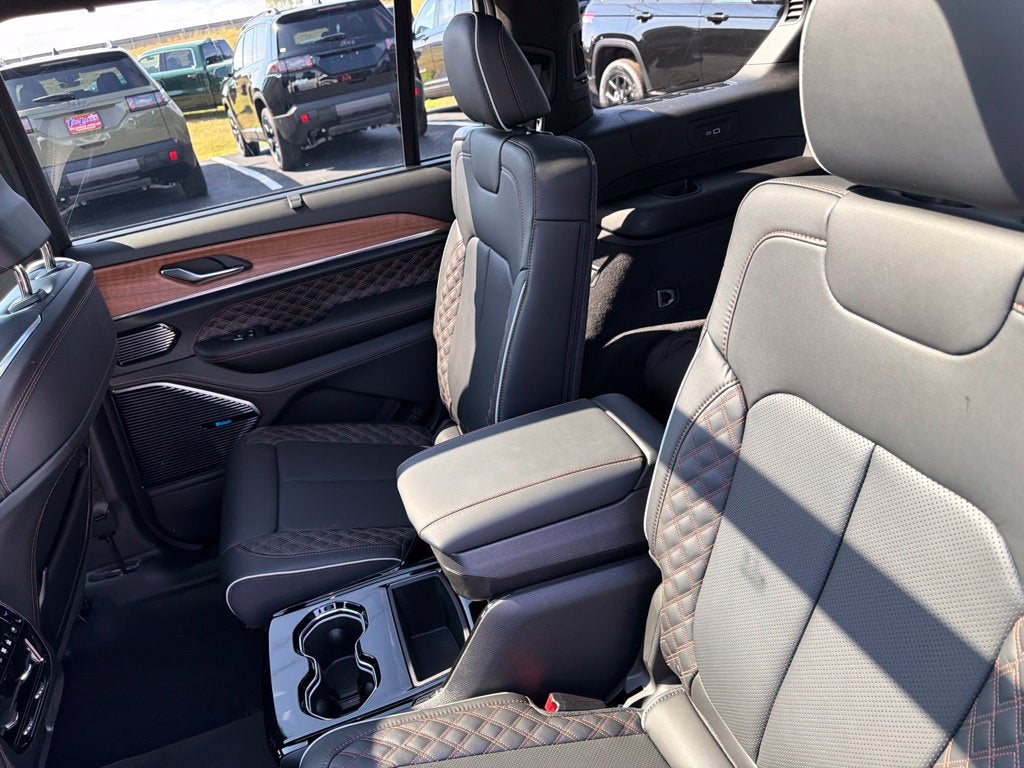 2027 Jeep Grand Cherokee GRAND CHEROKEE L SUMMIT 4X4