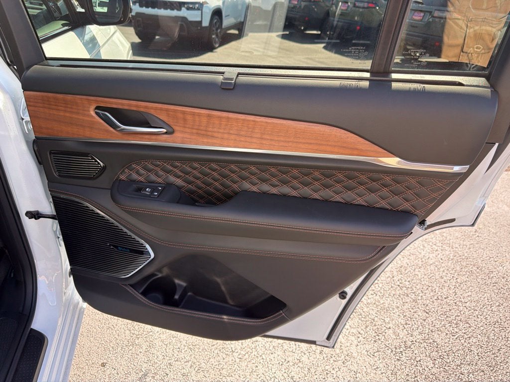 2027 Jeep Grand Cherokee GRAND CHEROKEE L SUMMIT 4X4