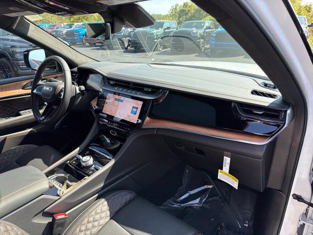 2027 Jeep Grand Cherokee GRAND CHEROKEE L SUMMIT 4X4