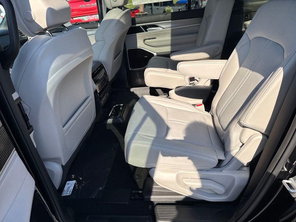 2026 Jeep Grand Wagoneer GRAND WAGONEER L LIMITED RESERVE 4X4