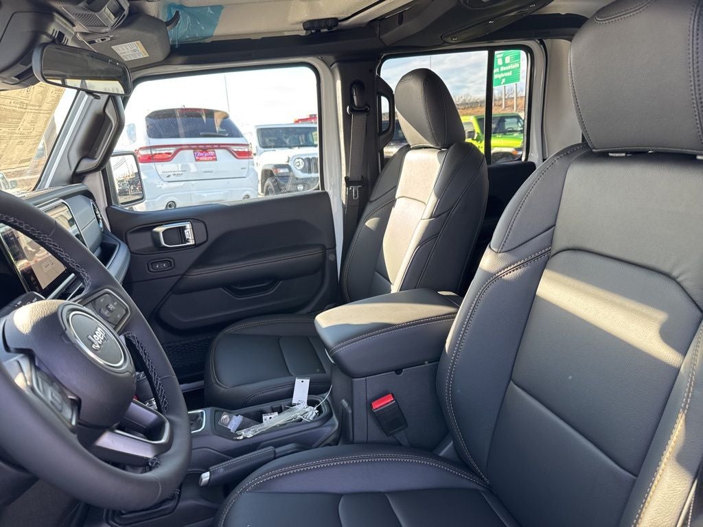 2026 Jeep Gladiator GLADIATOR SAHARA 4X4