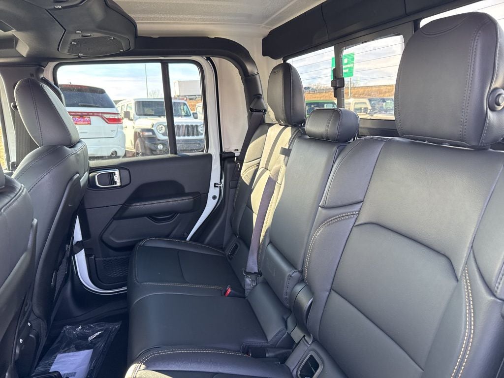 2026 Jeep Gladiator GLADIATOR SAHARA 4X4