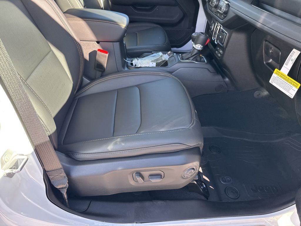 2026 Jeep Gladiator GLADIATOR SAHARA 4X4