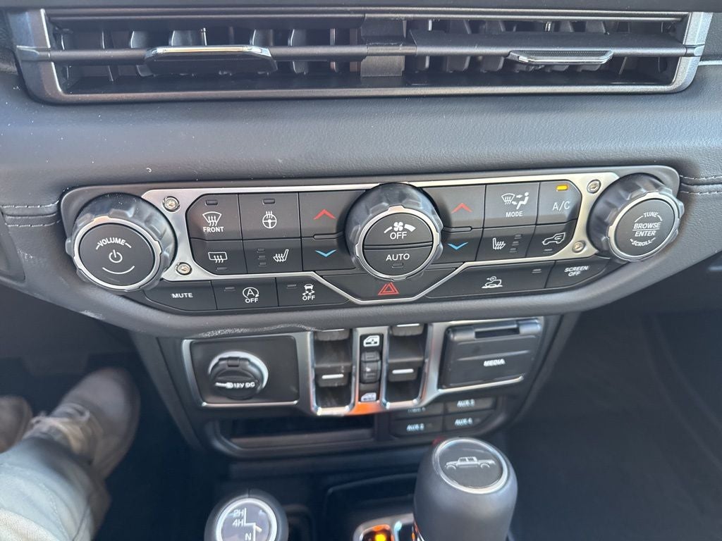 2026 Jeep Gladiator GLADIATOR SAHARA 4X4