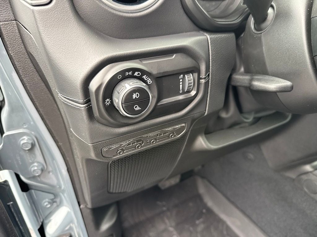 2026 Jeep Gladiator GLADIATOR SAHARA 4X4