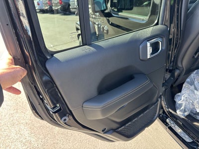 2026 Jeep Gladiator GLADIATOR SAHARA 4X4