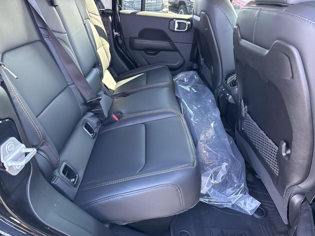 2026 Jeep Gladiator GLADIATOR SAHARA 4X4