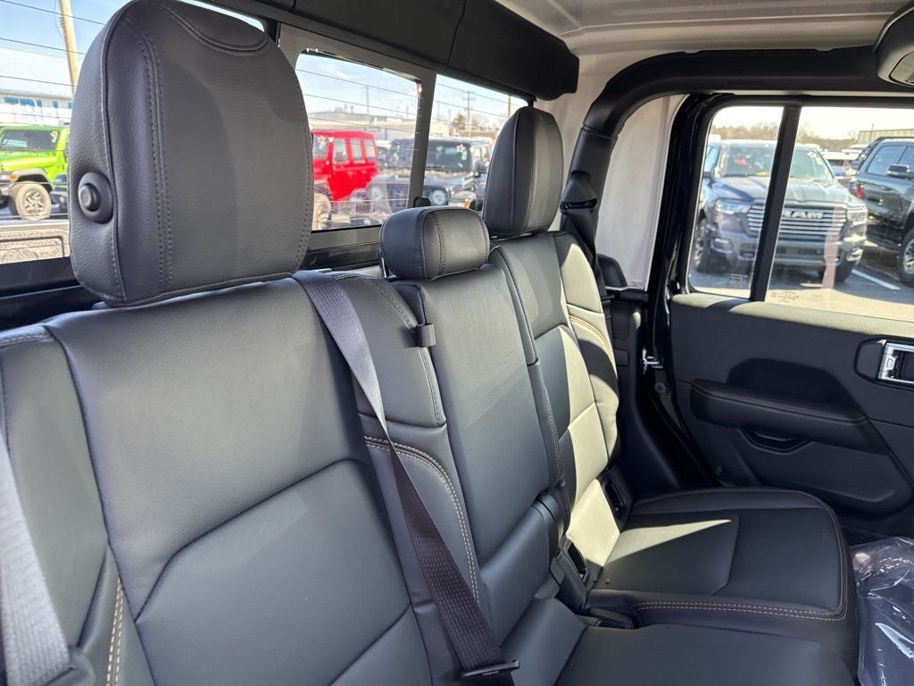 2026 Jeep Gladiator GLADIATOR SAHARA 4X4