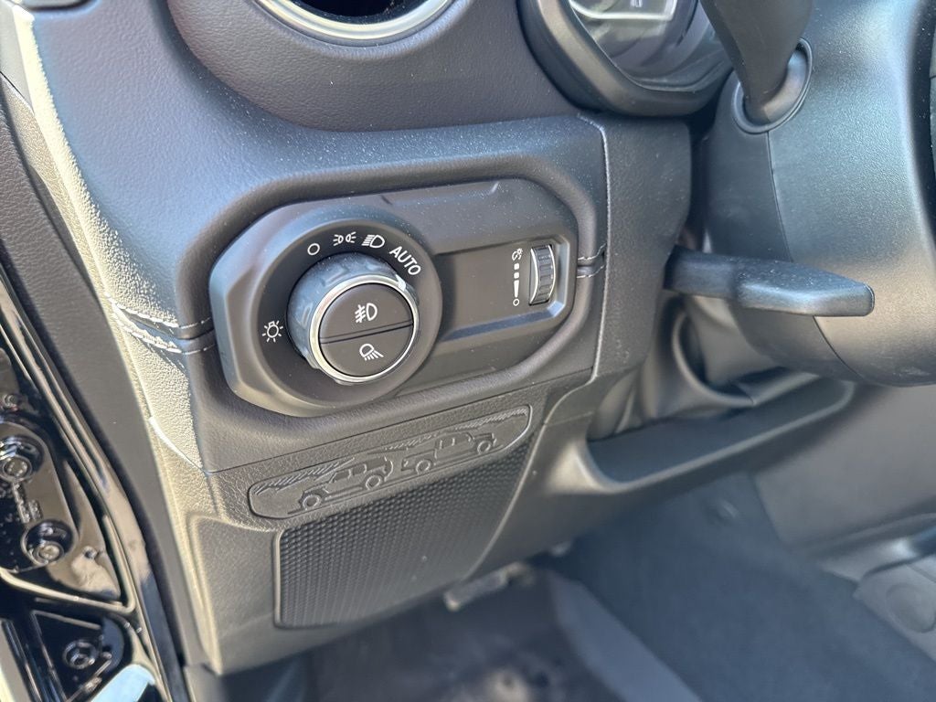 2026 Jeep Gladiator GLADIATOR SAHARA 4X4