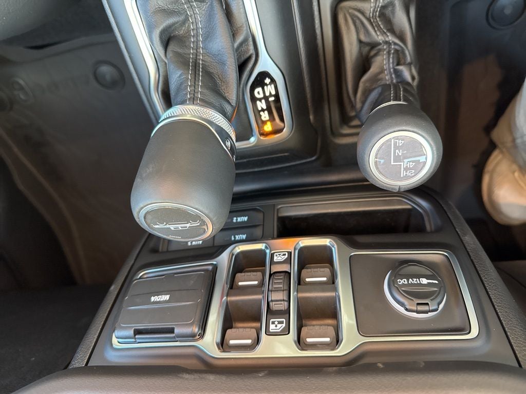 2026 Jeep Gladiator GLADIATOR SAHARA 4X4