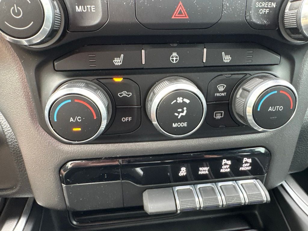 2022 RAM 1500 Big Horn Quad Cab 4x4 6'4' Box