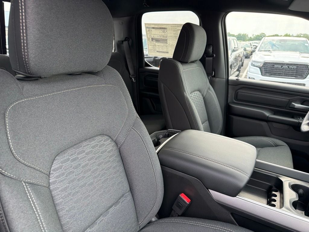 2026 RAM 1500 RAM 1500 EXPRESS QUAD CAB 4X4 6'4' BOX