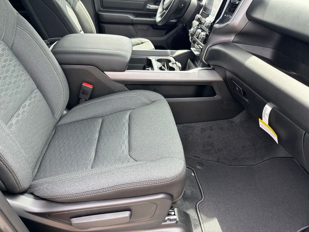 2026 RAM Ram 1500 RAM 1500 EXPRESS QUAD CAB 4X4 6'4' BOX